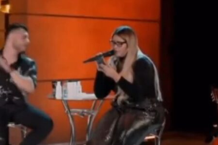 Internautas resgatam vídeo de Marília Mendonça: "Cantou sem esforço" Sertaneja aparece cantando enquanto mexe no celular