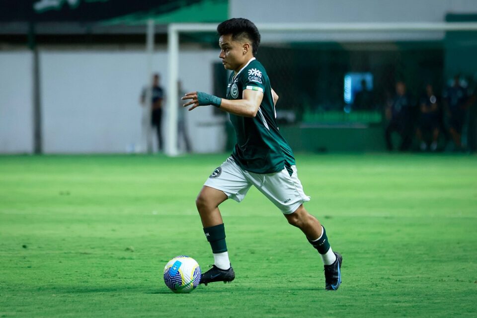 Esli García em jogo pelo Goiás