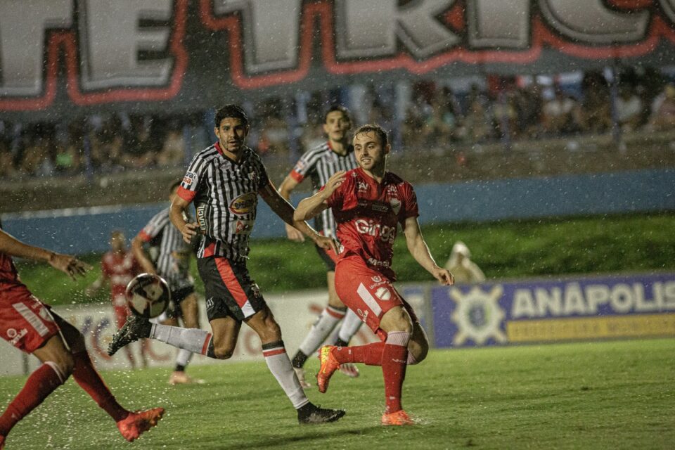 Gabriel Poveda é uma das esperanças de gols do Vila Nova na final do Goianão