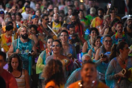 Bloco Zazaricando reúne mais de 3 mil pessoas nas ruas de Pirenópolis