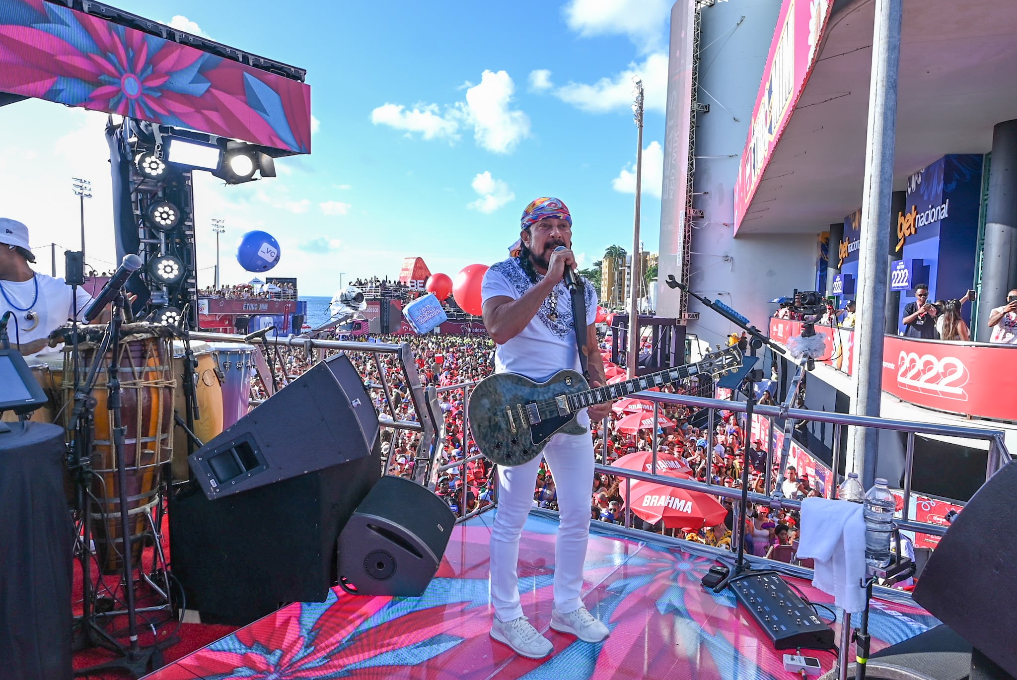 Bell Marques no Trio Vumbora na Barra em Salvador (Foto: Agnews)