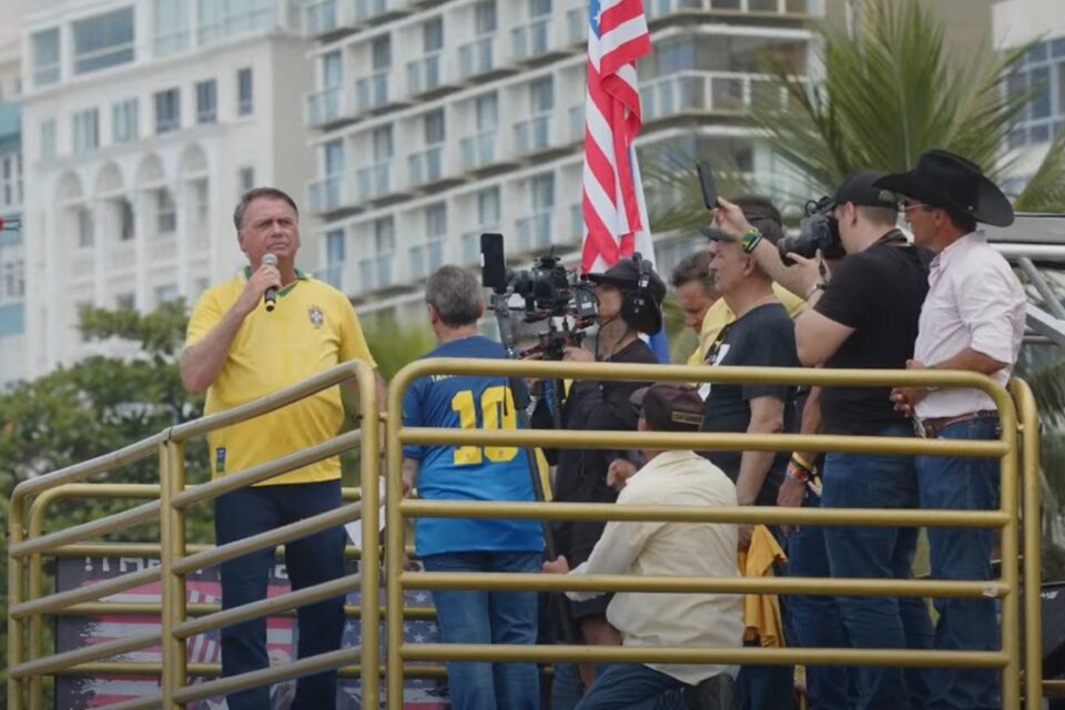 Ato com Bolsonaro no Rio atrai 30 mil; ex-presidente esperava 1 milhão público entre 2% e 3% do total que ele dizia aguardar em Copacabana