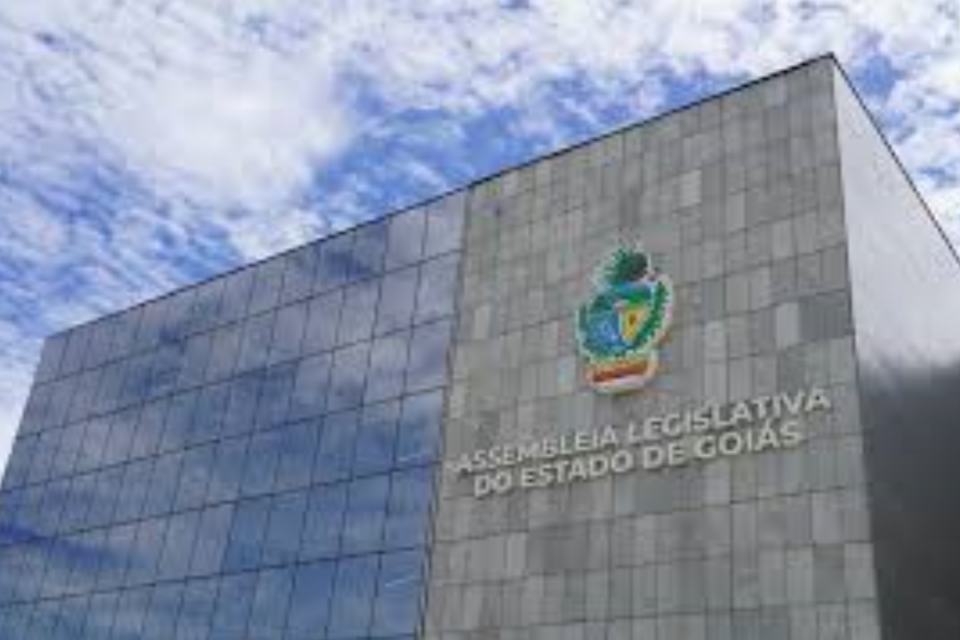Arquivado projeto para advogados furarem filas de banco: 'Intuito era celeridade a todos'