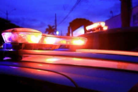 Homem foi encontrado morto e com lesões pelo corpo (Foto: Reprodução)