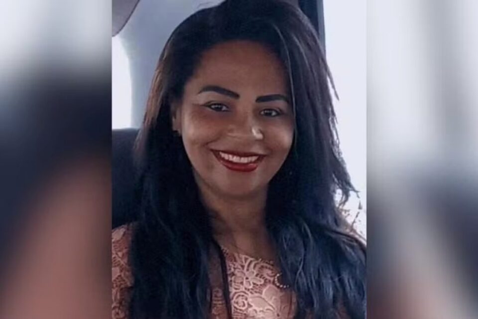 A imagem mostra uma foto da mulher que morreu na manhã de segunda-feira