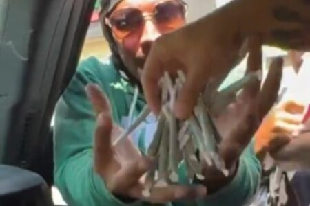 Influenciador distribui cigarros de maconha na rua e vídeo viraliza Internautas repercutiram a cena, alguns com inveja, outros condenando