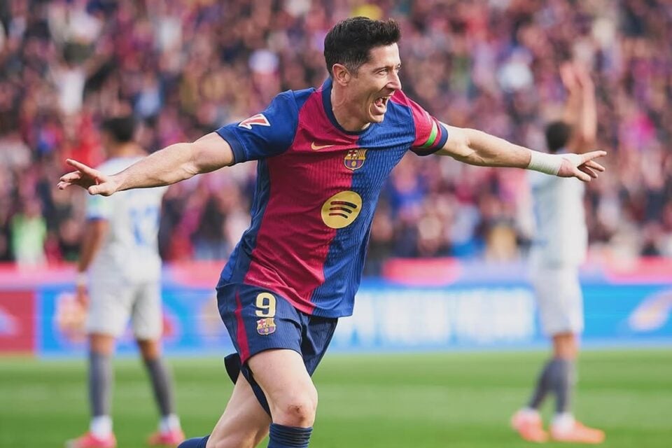 Lewandowski comemora gol pelo Barcelona
