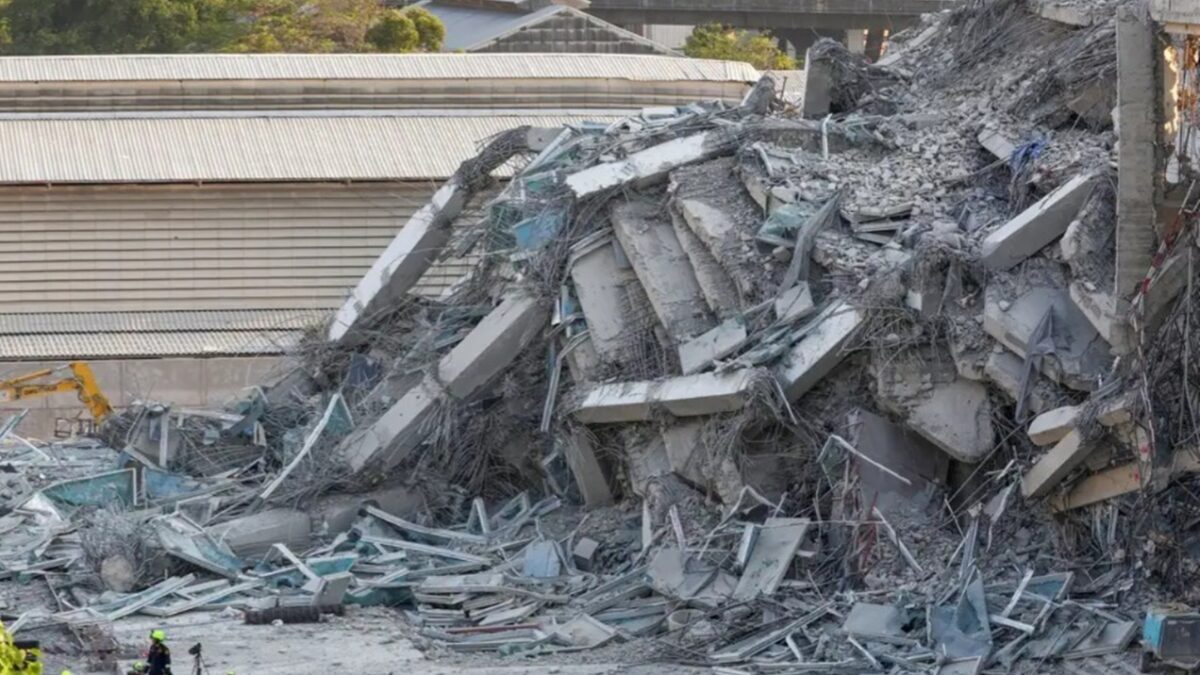 Terremoto em Mianmar: número de mortos ultrapassa 2.700 4.521 pessoas ficaram feridas e 441 seguem desaparecidas