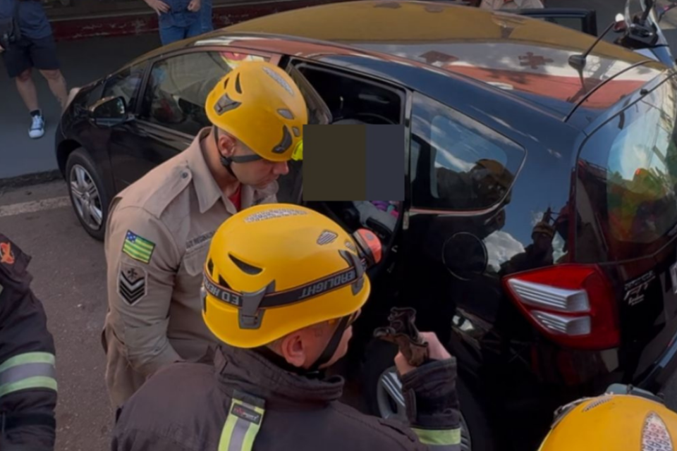 Bombeiros resgatam bebê de apenas sete meses que ficou presa acidentalmente dentro de carro em Anápolis