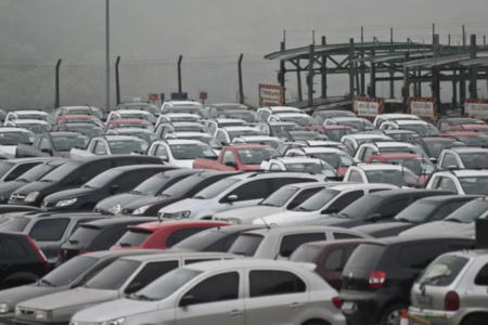 Trump anunciou tarifaço que refletirá no preço dos carros (Foto: Agência Brasil)