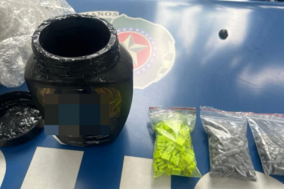 Homem é preso suspeito de receber 383 comprimidos de ecstasy por meio dos Correios