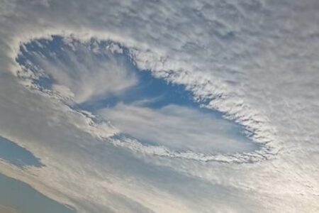 Peruíbe "Buraco no céu" assusta moradores no litoral de São Paulo; veja imagem Cidade de Peruíbe é famosa por "aparição de Ovnis"