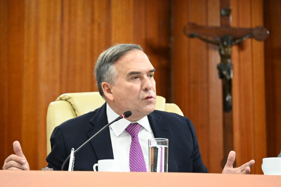 Prefeito Sandro Mabel durante prestação de contas na Câmara Municipal de Goiânia