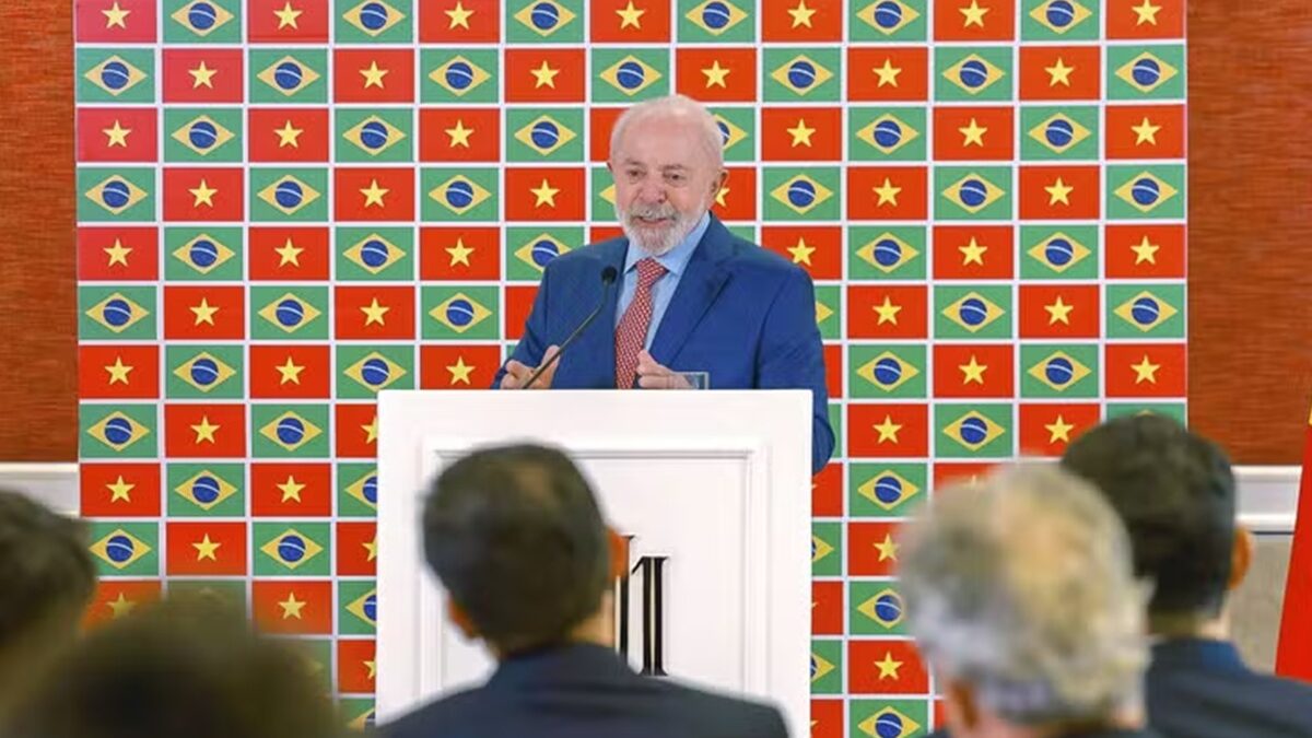 Lula diz não ter 'nenhum problema' em ligar para Trump e discutir tarifas dos Estados Unidos