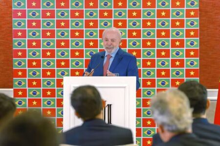 Lula diz não ter 'nenhum problema' em ligar para Trump e discutir tarifas dos Estados Unidos