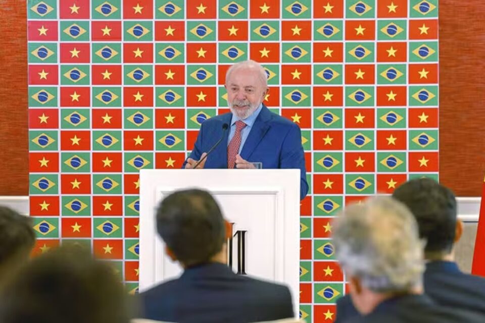 Lula diz não ter 'nenhum problema' em ligar para Trump e discutir tarifas dos Estados Unidos