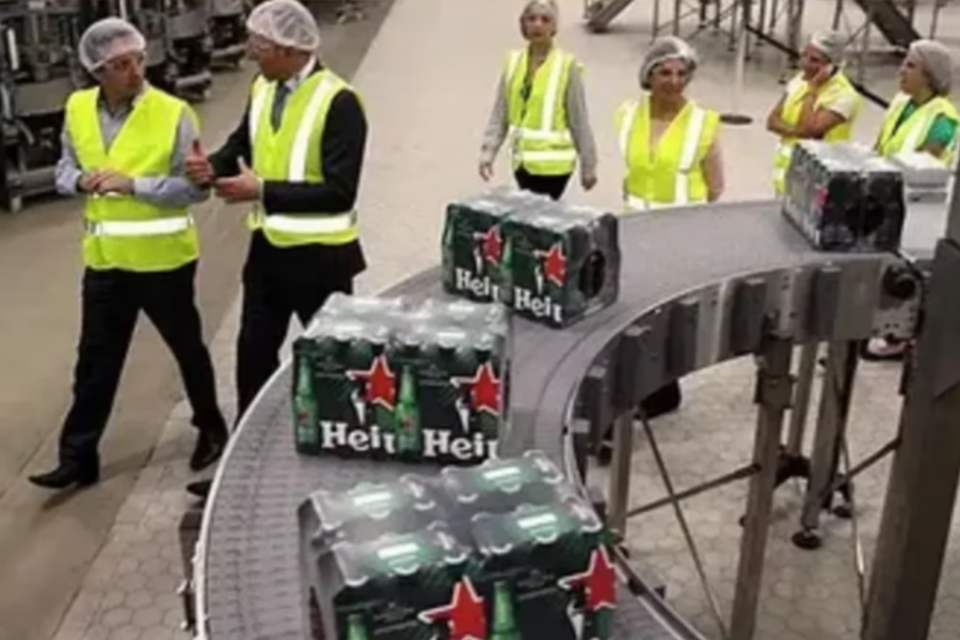 Imagem de dentro da empresa da Heineken