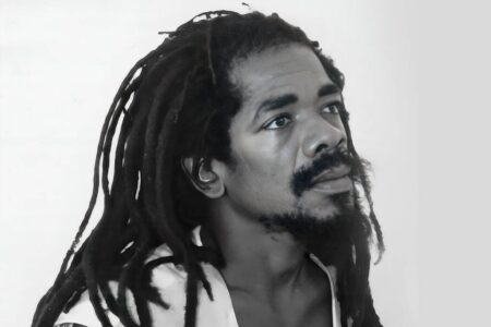 Morre Cocoa Tea, ícone do reggae, aos 65 anos Jamaicano ganhou fama global após lançar música em apoio a Barack Obama