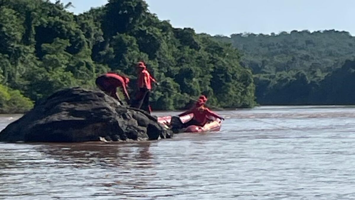 Idoso de 62 anos morre afogado no Rio das Almas, em Goiás Homem foi puxado para a água ao lançar uma poita