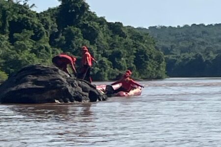 Idoso de 62 anos morre afogado no Rio das Almas, em Goiás Homem foi puxado para a água ao lançar uma poita