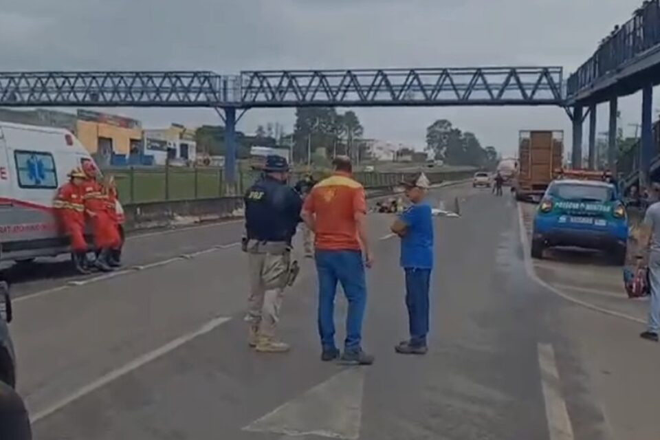Anápolis: caminhoneiro que provocou acidente fatal na BR-060 fugiu sem prestar socorro Jovem morreu na hora e o tio está hospitalizado