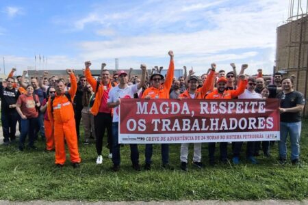 Servidores da Petrobras aprovam greve de 24 horas em 26 de março, diz FUP