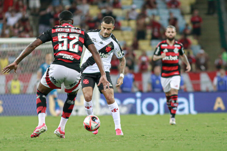 Vasco e Flamengo pelas semifinais do campeonato Carioca