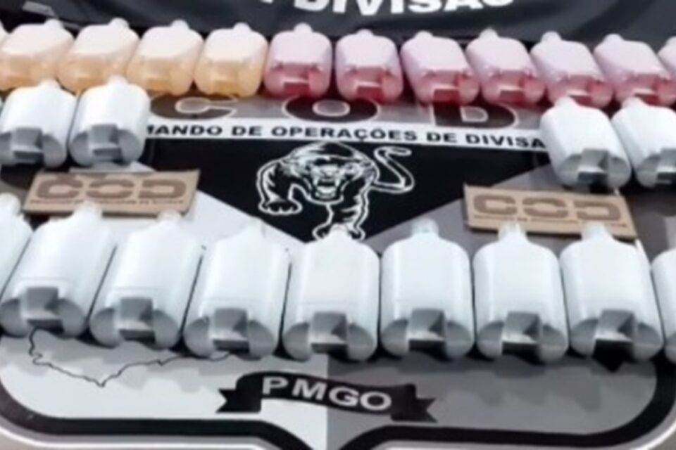 Foram confiscados 36 frascos de substâncias ilegais Operação em Goiânia prende carga de anabolizantes proibidos para consumo