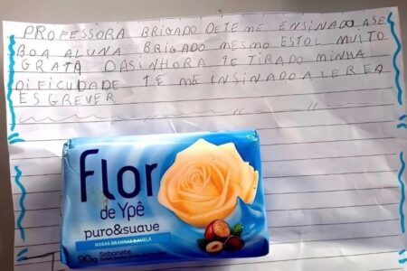 Sabonete dado de presente por aluna a 'Tia Sonya' (Foto: Reprodução)