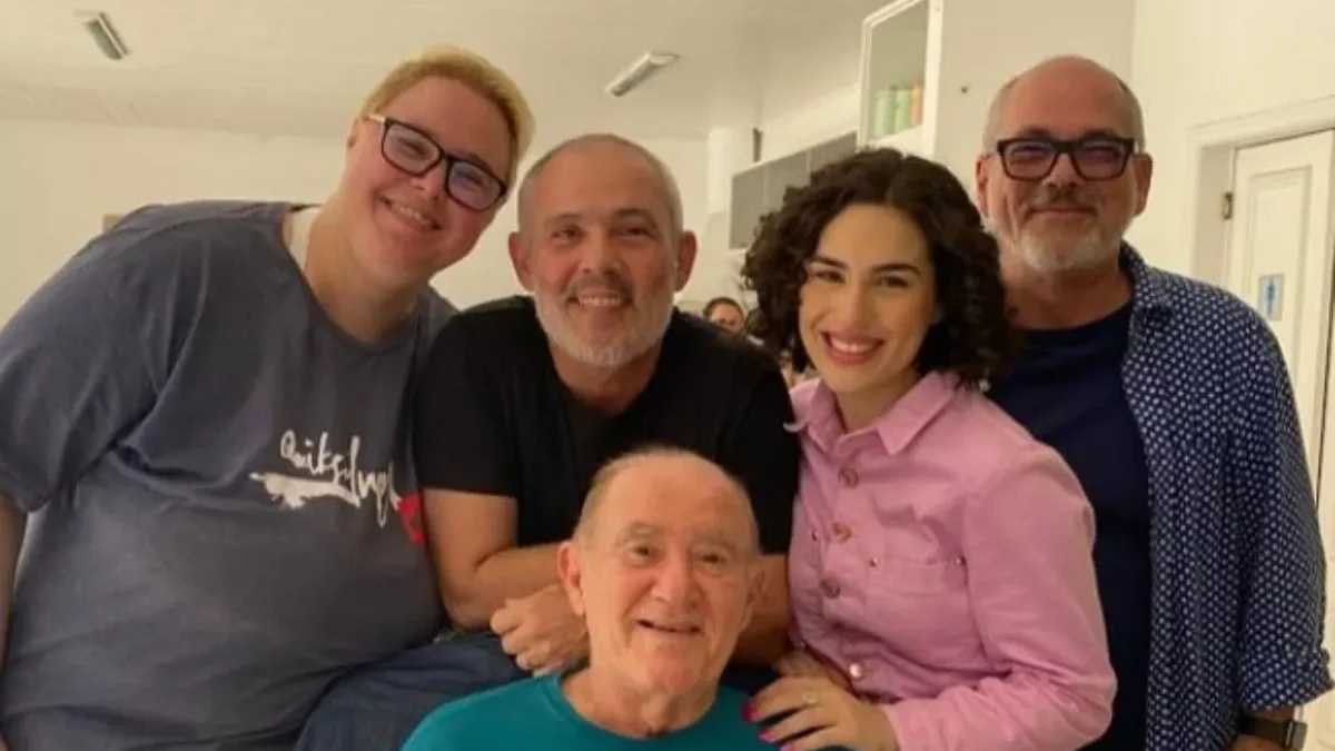 Esposa de Renato Aragão se manifesta sobre rumores envolvendo a filha do humorista