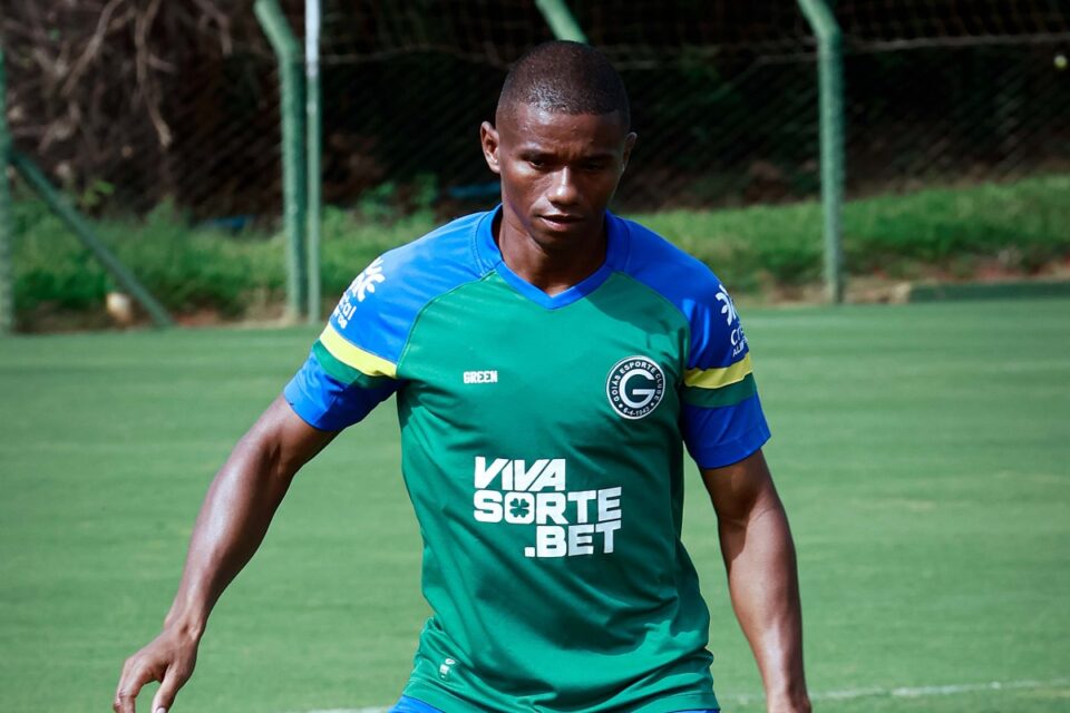 Juninho em treino pelo Goiás