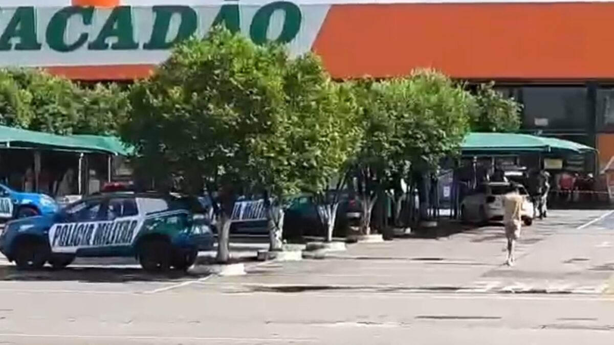 Segundo informações iniciais, o autor do feminicídio tirou a própria vida na sequência Mulher é assassinada dentro de atacadão em Goiânia