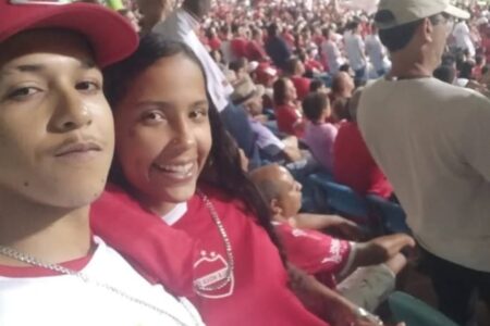 Danilo Siqueira, de 26 anos, e sua esposa Thayla, de 21, pedalaram cerca de 20 quilômetros até o Estádio Serra Dourada para assistir à final do Campeonato Goiano entre Vila Nova e Anápolis no último domingo (30).