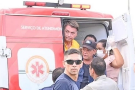 Ex-presidente Bolsonaro sai de ambulância (Foto: Redes sociais)