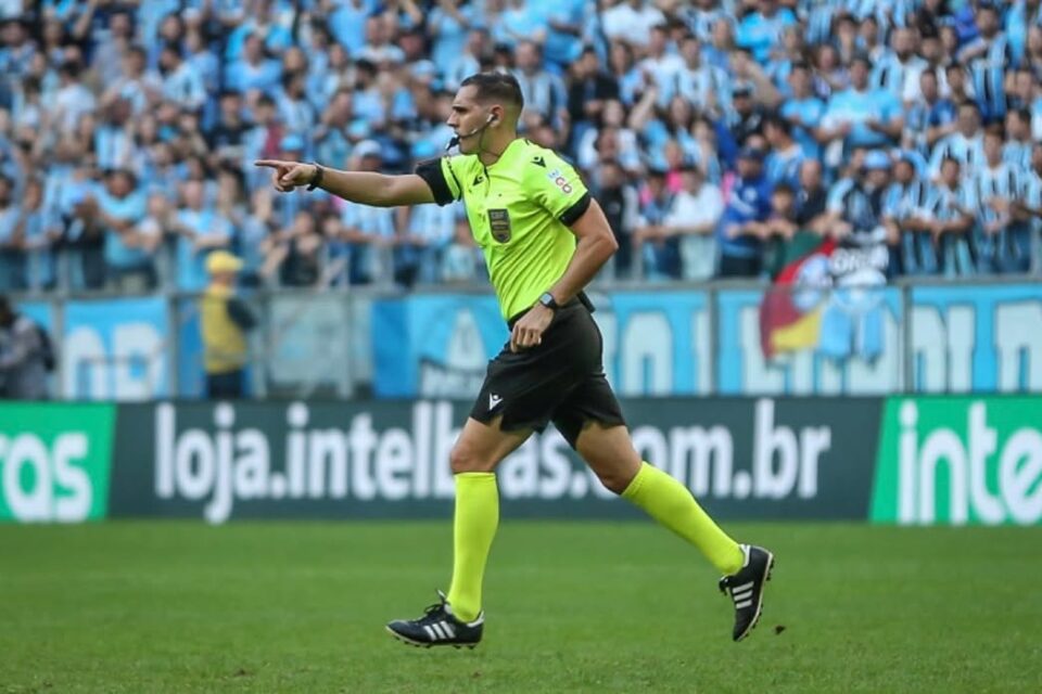 Árbitro João Vitor Gobi irá apitar Vila Nova e Chapecoense
