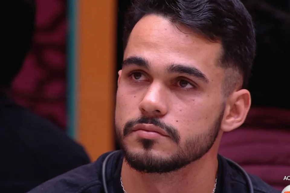 Goiano João Gabriel é eliminado do BBB 25 com 51,95% dos votos