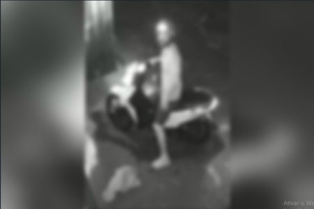 Homem flagrado por câmeras de segurança