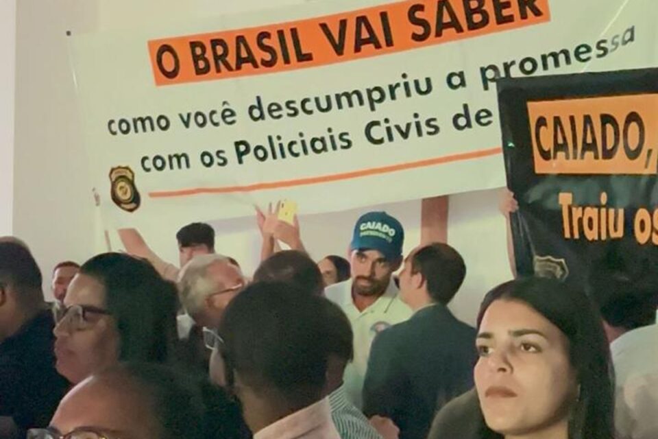 sinpol-caiado-manifestacao