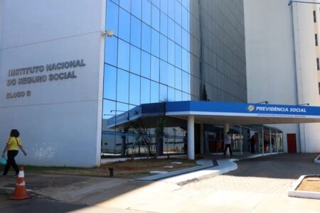 INSS vai devolver em maio valor descontado de aposentadorias; veja como será o pagamento