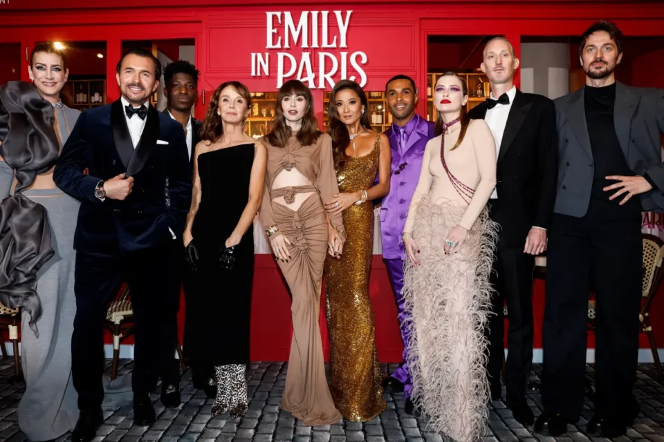 Personagem importante deve deixar o elenco de ‘Emily em Paris’ na quinta temporada