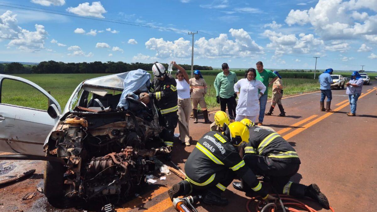 Motorista foi socorrido em estado grave após acidente (DIvulgação CBMGO)