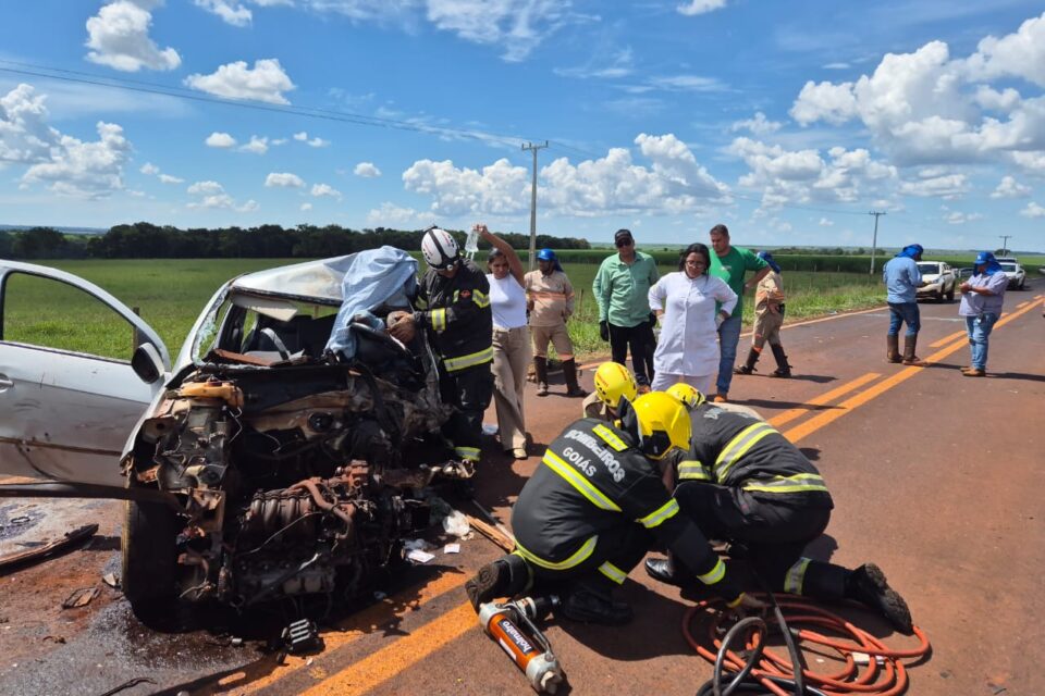 Motorista foi socorrido em estado grave após acidente (DIvulgação CBMGO)