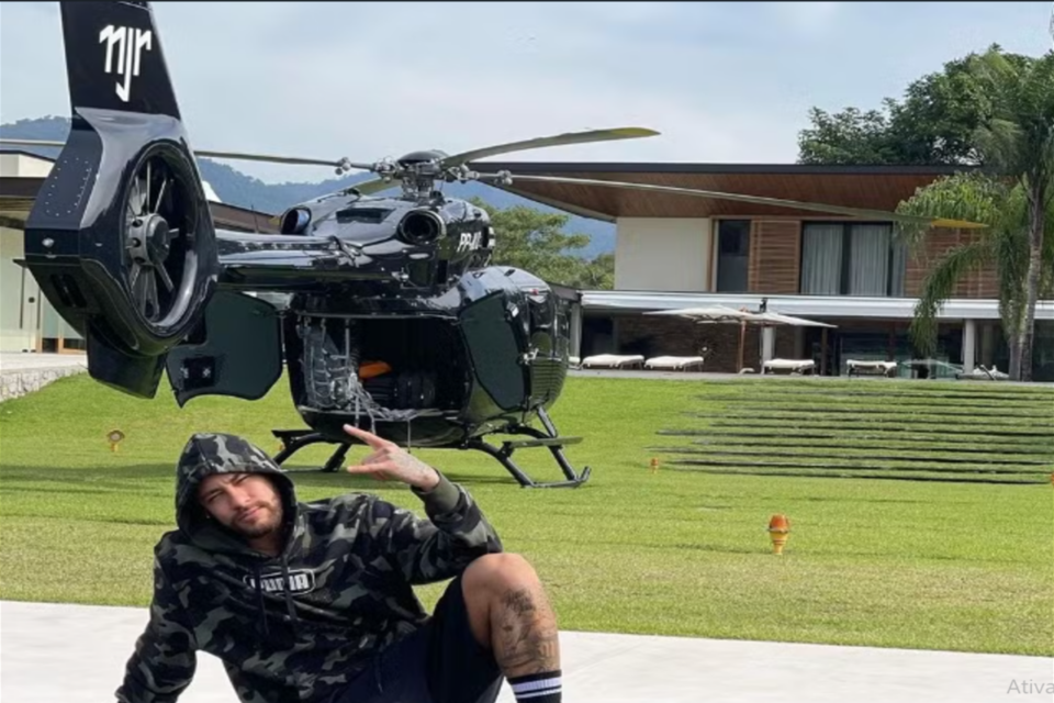 Neymar com helicóptero (Foto: Reprodução/Redes Sociais)