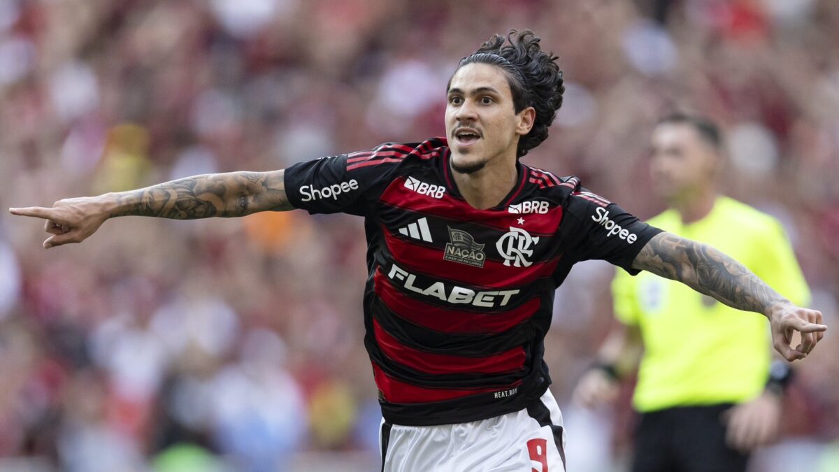 Pedro comemora gol