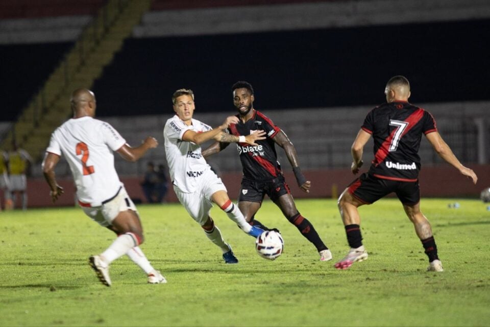 Partida entre Atlético Goianiense e Botafogo-SP
