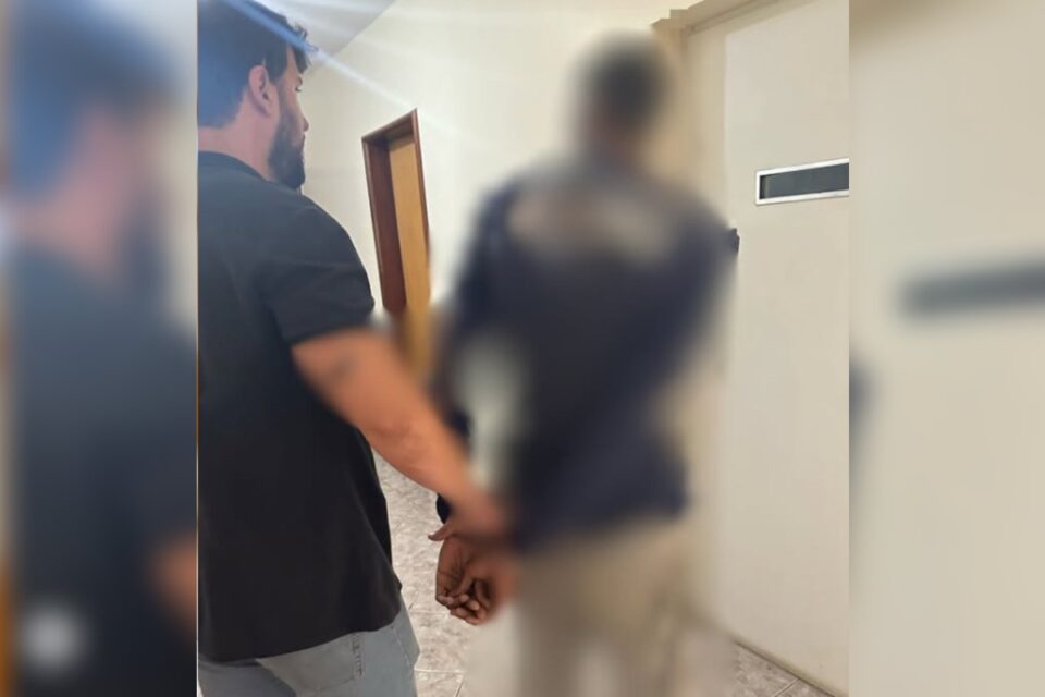 Falso policial é preso por aplicar golpes em donos de carros com pendências, em Goianápolis