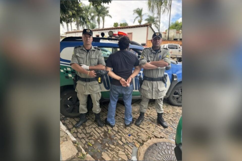 Pirenópolis: identidade de preso por dar mais de 20 facadas em namorada é revelada