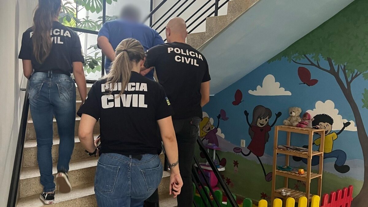 Treinador de futebol é preso por assédio sexual contra adolescentes em Goiás Homem atraía alunos para sua casa com promessas e ameaças