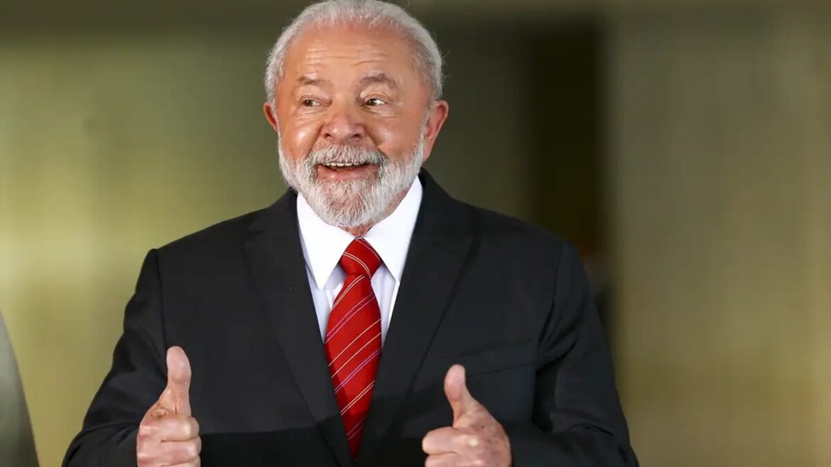 Lula diz a deputados que é 'candidatíssimo' em 2026 Lula afirmou que está com a saúde em dia candidato à reeleição em 2026