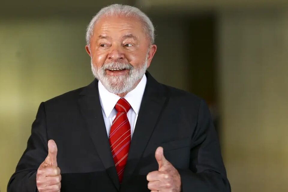 Lula diz a deputados que é 'candidatíssimo' em 2026 Lula afirmou que está com a saúde em dia candidato à reeleição em 2026